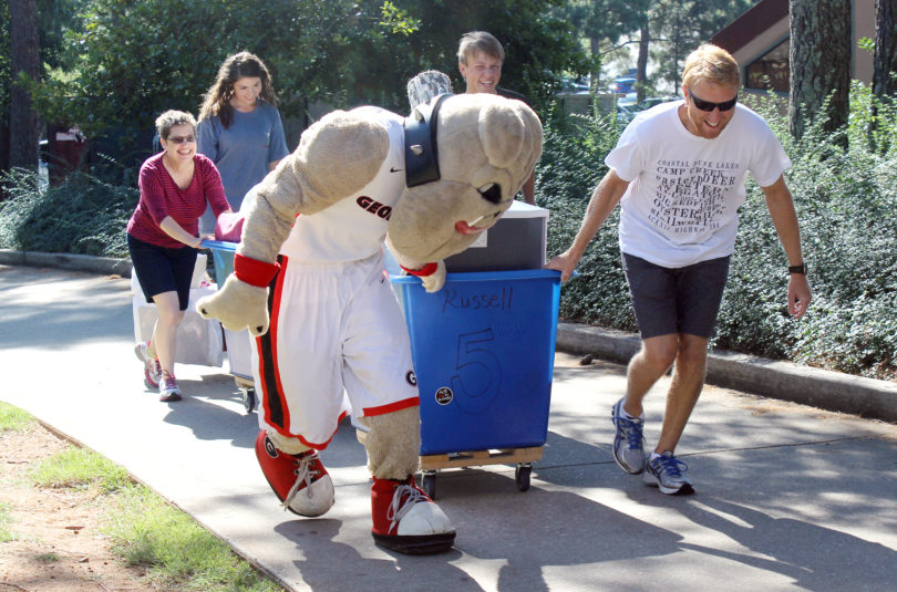 Hairy Dawg helps with move-in 2014-h