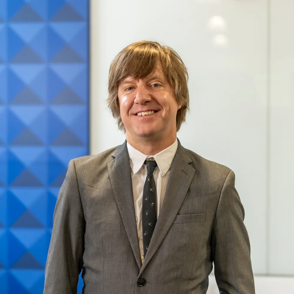 Environmental portrait of Daniel Geller