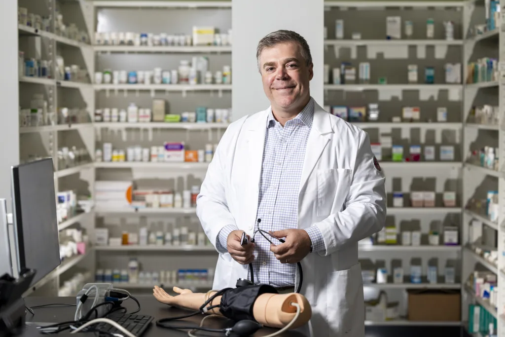 Pharmacy lecturer teaches service and care